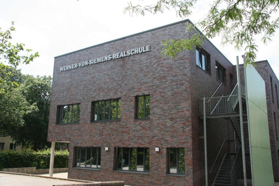 Vorderansicht der Werner von Siemens Realschule in Gladbeck WvS